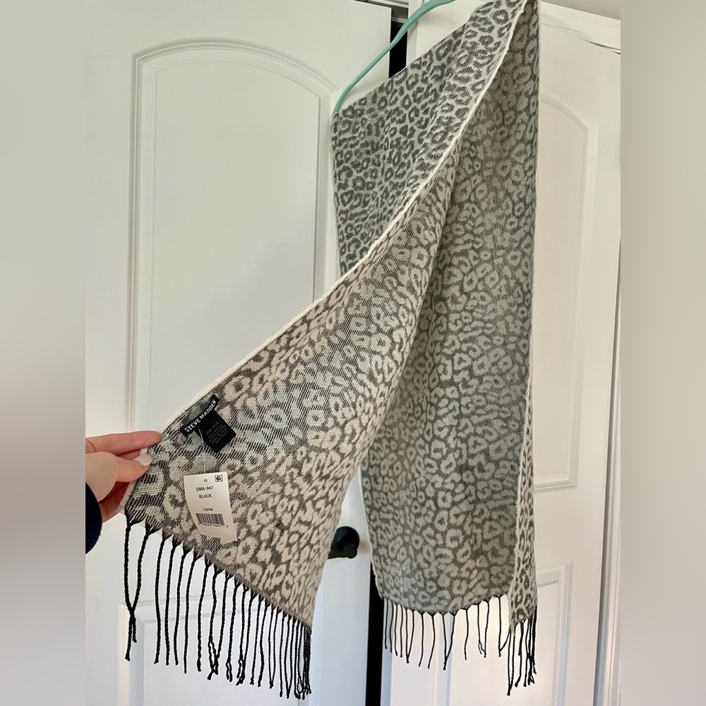 NWT Steve Madden scarf